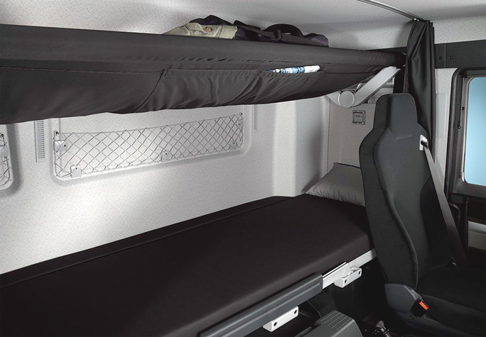 В базовой комплектации устанавливается комфортная кровать с многофункциональным отделением для вещей (вторая кровать по желанию) В базовой комплектации устанавливается комфортная кровать с многофункциональным отделением для вещей (вторая кровать по желанию)